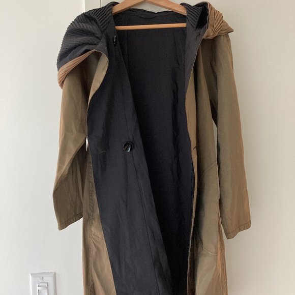 Stylish Tan Trench Coat - Picture 5 of 8